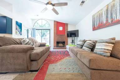 Main picture of 1840 E Babcock Ave