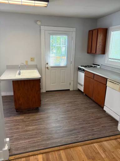 Main picture of 875 W Clinton Dr