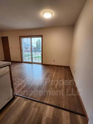 Main picture of 1545 Girard Way - 4