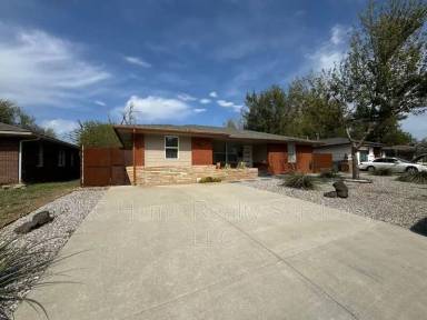 Main picture of 1617 NE 47th St