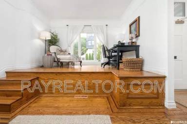 Main picture of 2386 Union St