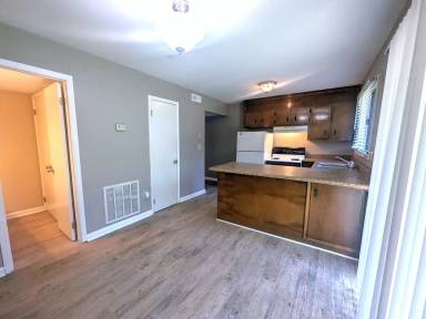 Main picture of 9008 Mahogany Row SE