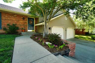 Main picture of 2606 Lloyd Dr