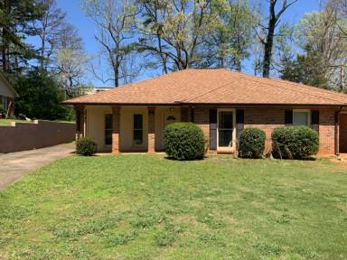 Main picture of 558 Pride Ave