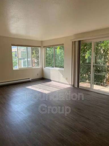 Main picture of 210 10th Ave E