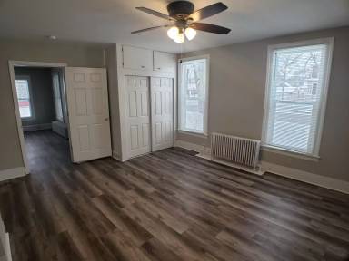 Main picture of 327 8th St NW