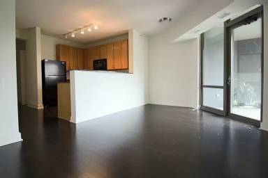 Main picture of 933 S Clark St