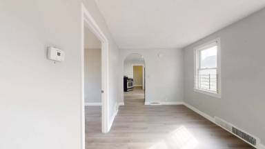 Main picture of 3432 E 69th St
