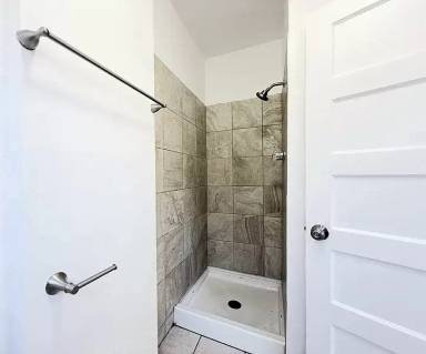 Main picture of 727 E 81st St