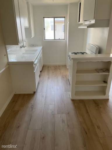 Main picture of 8100 Owensmouth Avenue Canoga Park