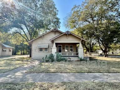 Main picture of 531 1/2 N Francis St