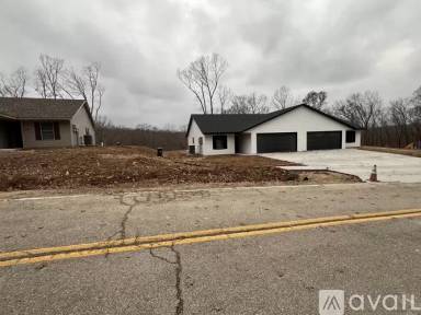 Main picture of 121 Scarsdale Cir