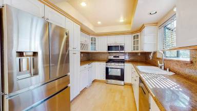 Main picture of 21821 Burbank Blvd