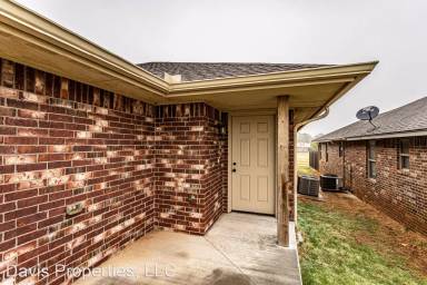 Main picture of 1617 E Lawter Rd