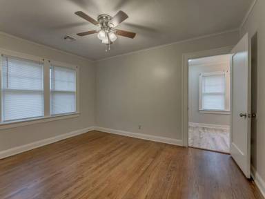 Main picture of 1432 N Park Ave