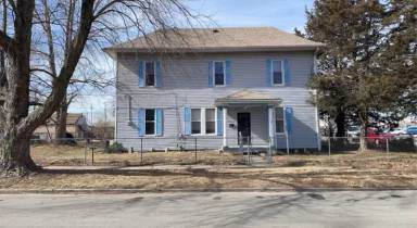 Main picture of 404 Massachusetts St