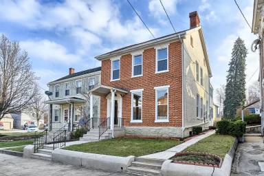 Main picture of 31 S Penn St