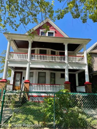Main picture of 1162 E 74th St