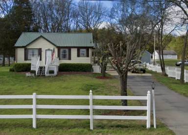 Main picture of 556 Green Ln