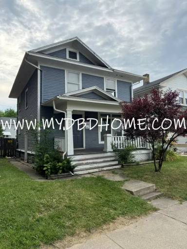 Main picture of 2221 Thompson Ave