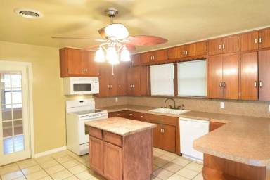 Main picture of 1409 S 51st St