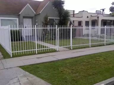 Main picture of 808 W 103rd St