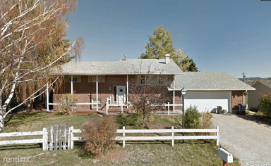 Main picture of 1310 Holly Dr