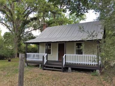 Main picture of 320 SE 1st St