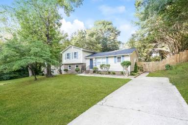 Main picture of 204 Chuckwood Dr