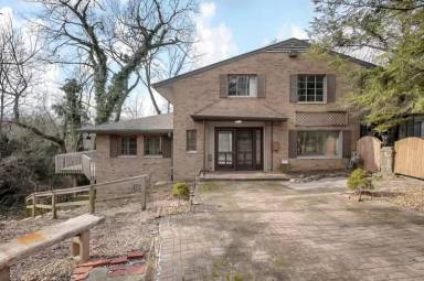 Main picture of 2731 Charing Rd