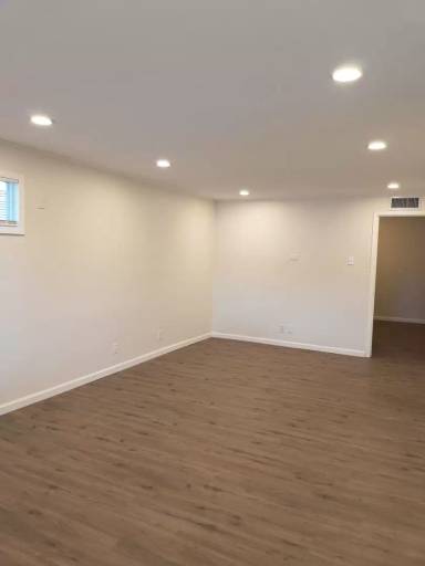 Main picture of 326 River Oaks St