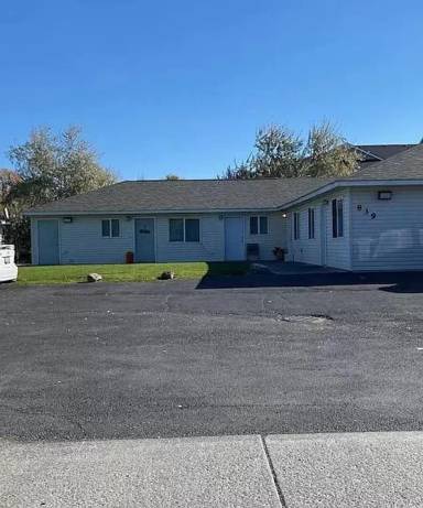 Main picture of 839 S Division St