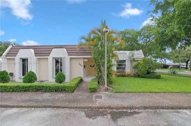 Main picture of 7403 Twin Sabal Dr