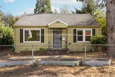 Main picture of 6044 SE Henderson St