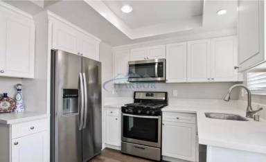 Main picture of 956 W. 9th Street