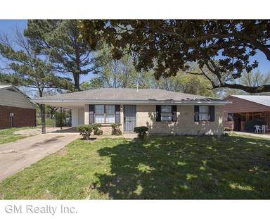 Main picture of 70 W Byfield Dr