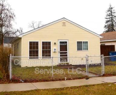 Main picture of 210 Pleasant Ave