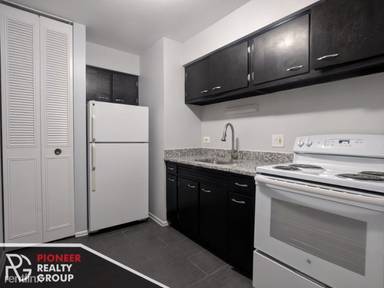 Main picture of 6021 N Winthrop Ave