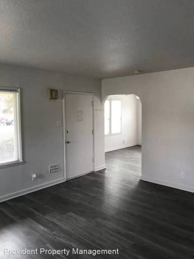 Main picture of 2255 E San Antonio St