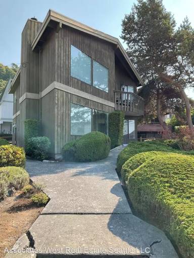 Main picture of 3800 Beach Dr SW