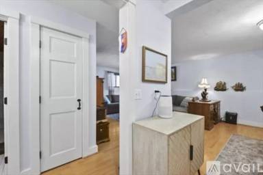 Main picture of 976 Plain St