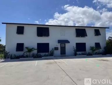 Main picture of 541 W Blue Heron Blvd