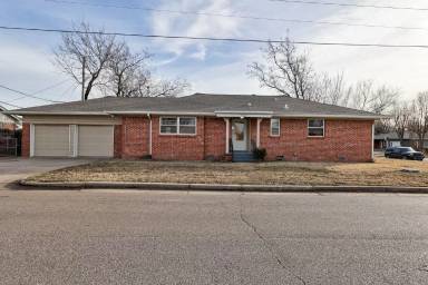 Main picture of 5000 N Linn Ave