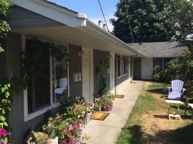 Main picture of 4048 2nd Ave NE