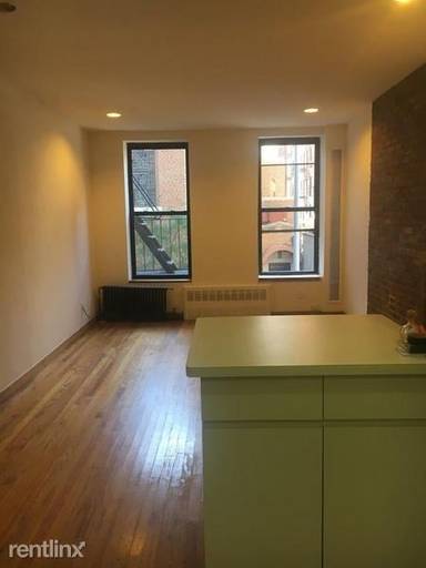 Main picture of 149 E 72nd St