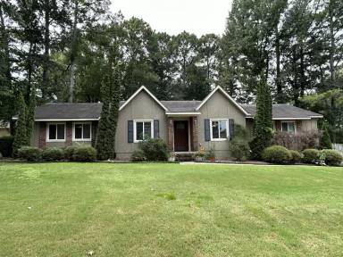 Main picture of 1214 Bush Dr SE