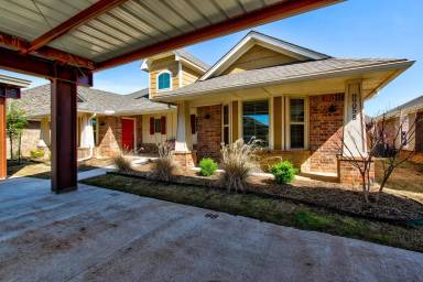 Main picture of 8905 SW 55th St