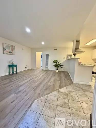 Main picture of 732 W Imperial Ave