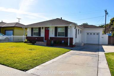 Main picture of 2520 W Oak Ave