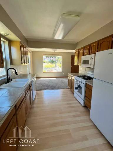 Main picture of 6965 Salal Ave